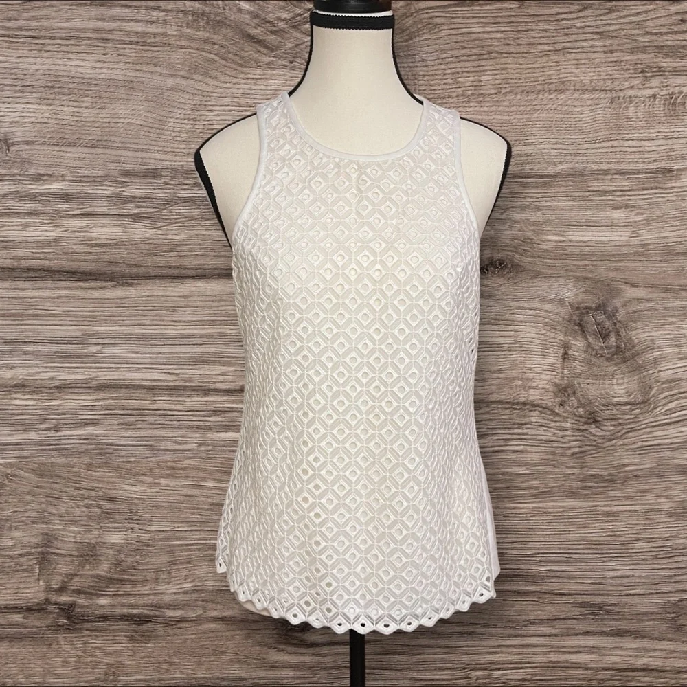 Vince Camuto Cream Sleeveless Tank Top‎ with Feminine Lace Detail Zip Back Sz. 2